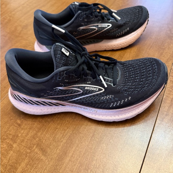 Brooks Glycerin GTS 19 Shoes - Picture 2 of 5